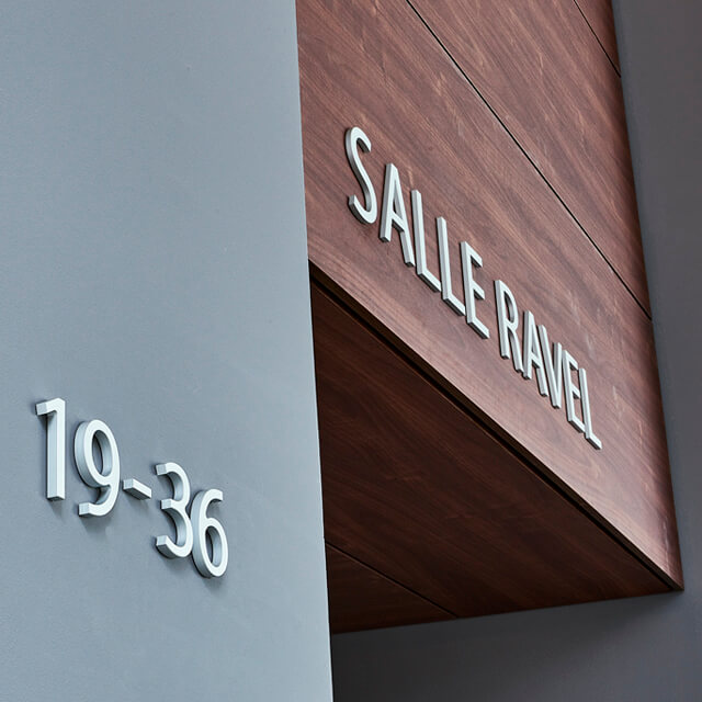 numéros signalétiques de la salle Ravel du palais des congrès du Touquet-Paris-Plage